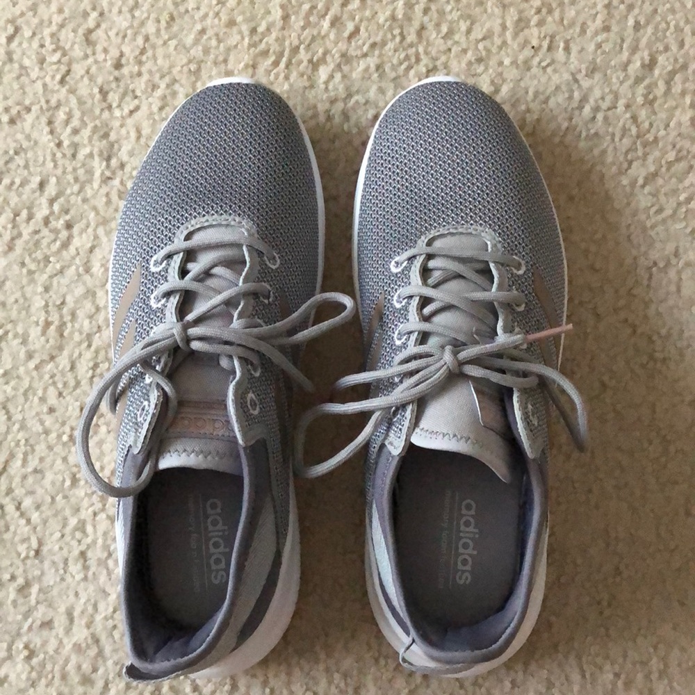 NEVER WORN adidas cloud foam